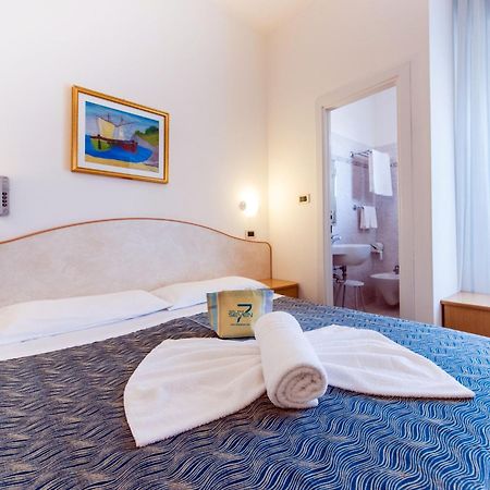 Hotel Seven 里米尼 客房 照片