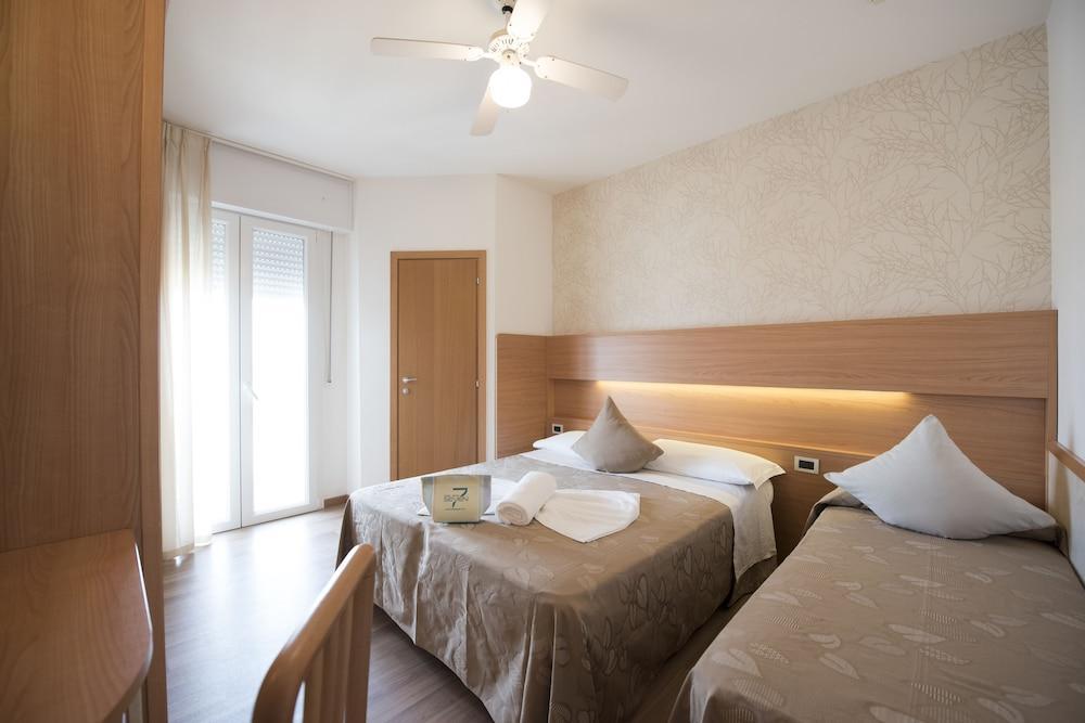 Hotel Seven 里米尼 外观 照片