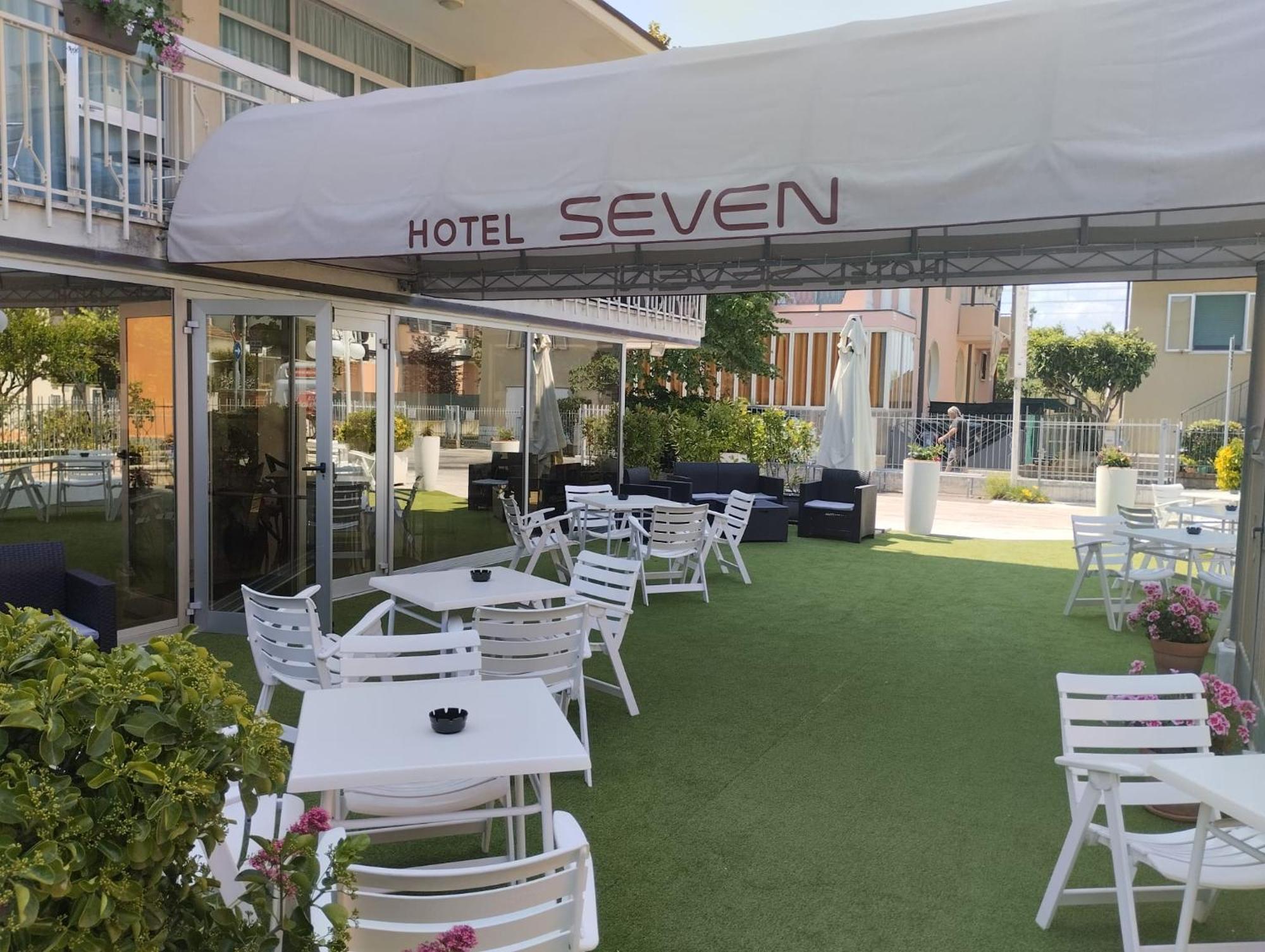 Hotel Seven 里米尼 外观 照片
