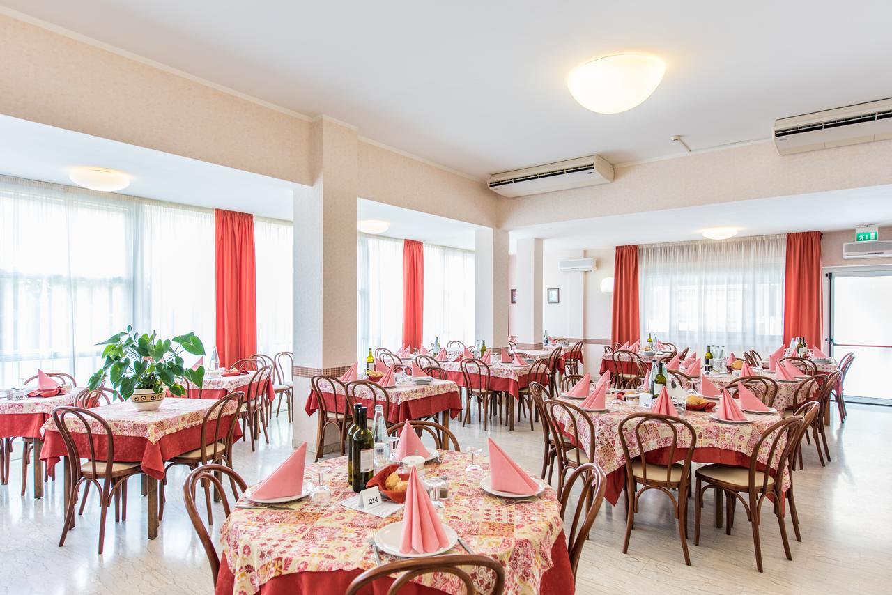 Hotel Seven 里米尼 外观 照片