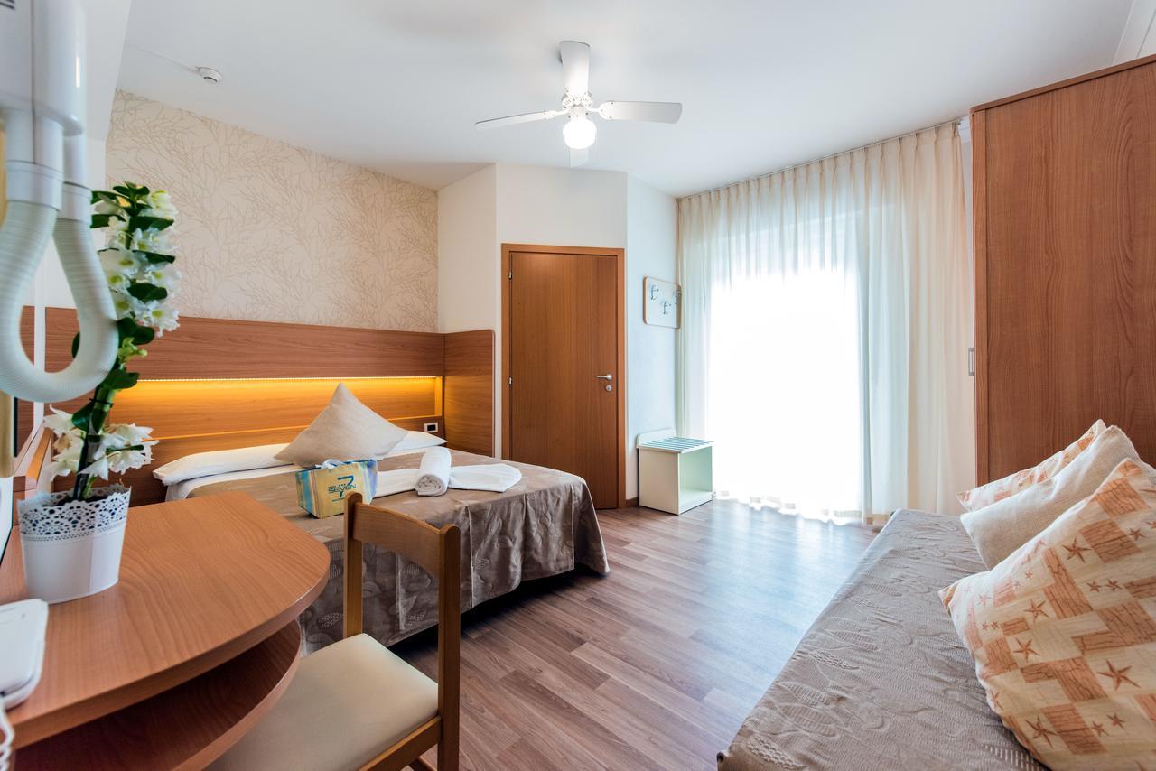 Hotel Seven 里米尼 外观 照片