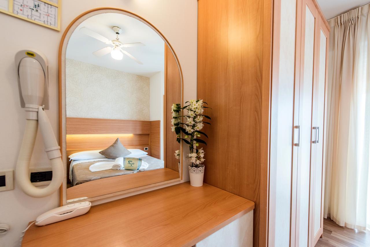 Hotel Seven 里米尼 外观 照片