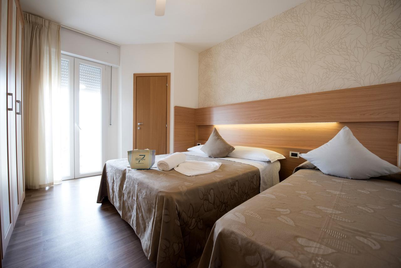 Hotel Seven 里米尼 外观 照片