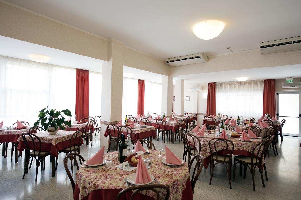 Hotel Seven 里米尼 外观 照片